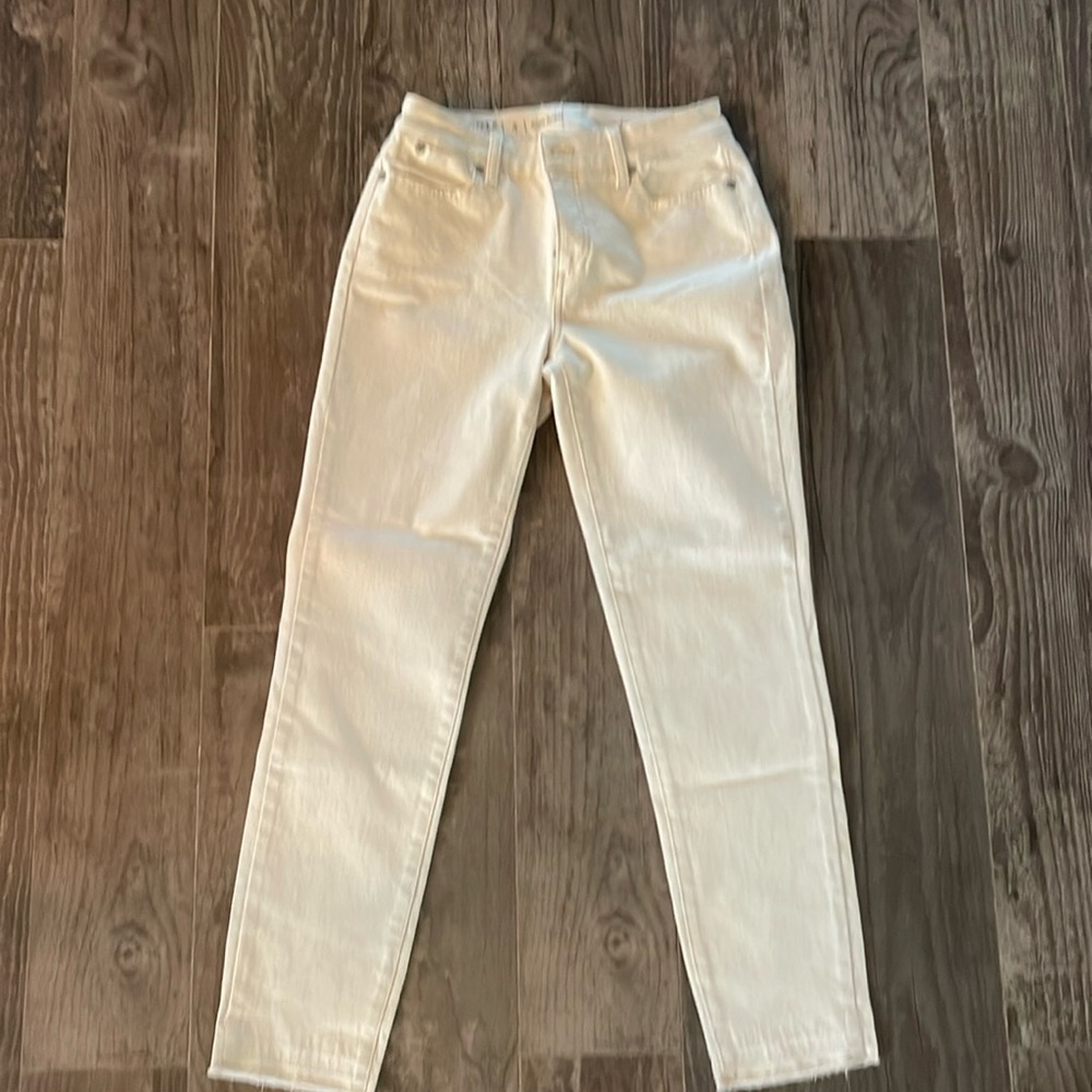 Talbots Flawless Slim Ankle Jeans- size 4- Cream- Never Worn